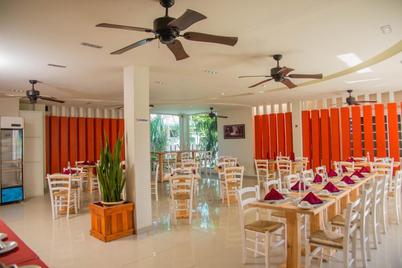 Reveries Maldives Gan  Exterior photo