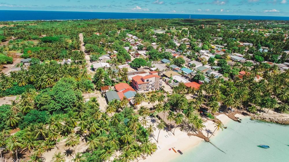 Reveries Maldives Gan  Exterior photo