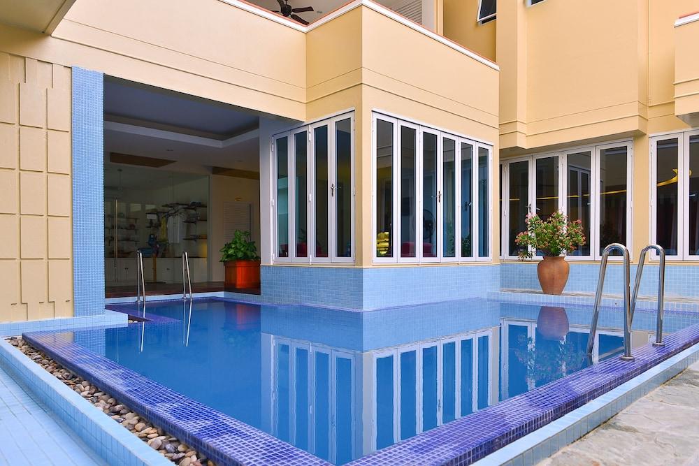 Reveries Maldives Gan  Exterior photo