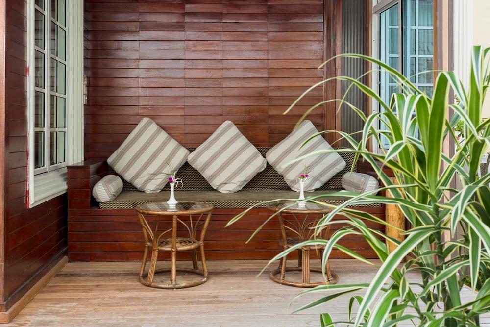 Reveries Maldives Gan  Exterior photo